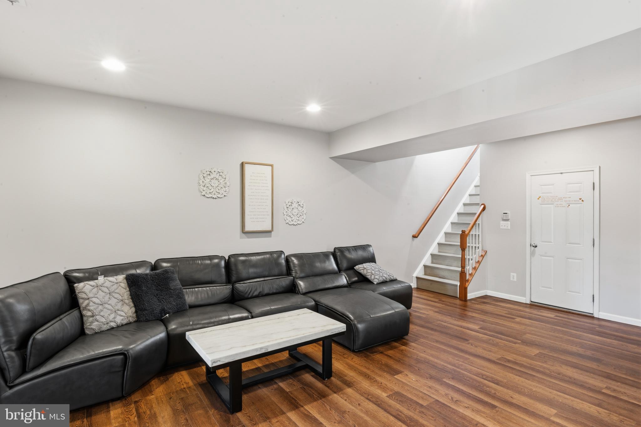 SOUTH RIDING - Residential