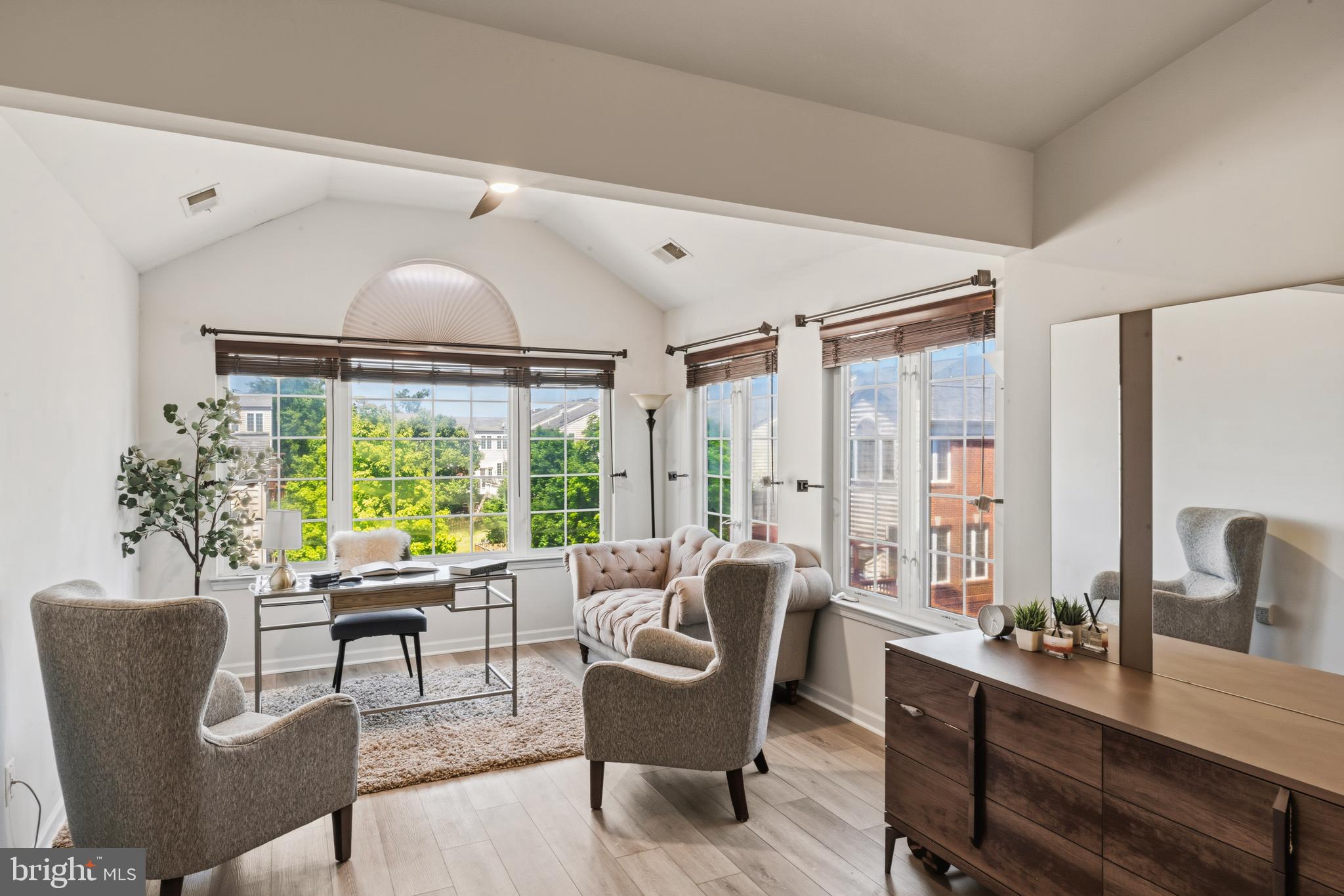 SOUTH RIDING - Residential