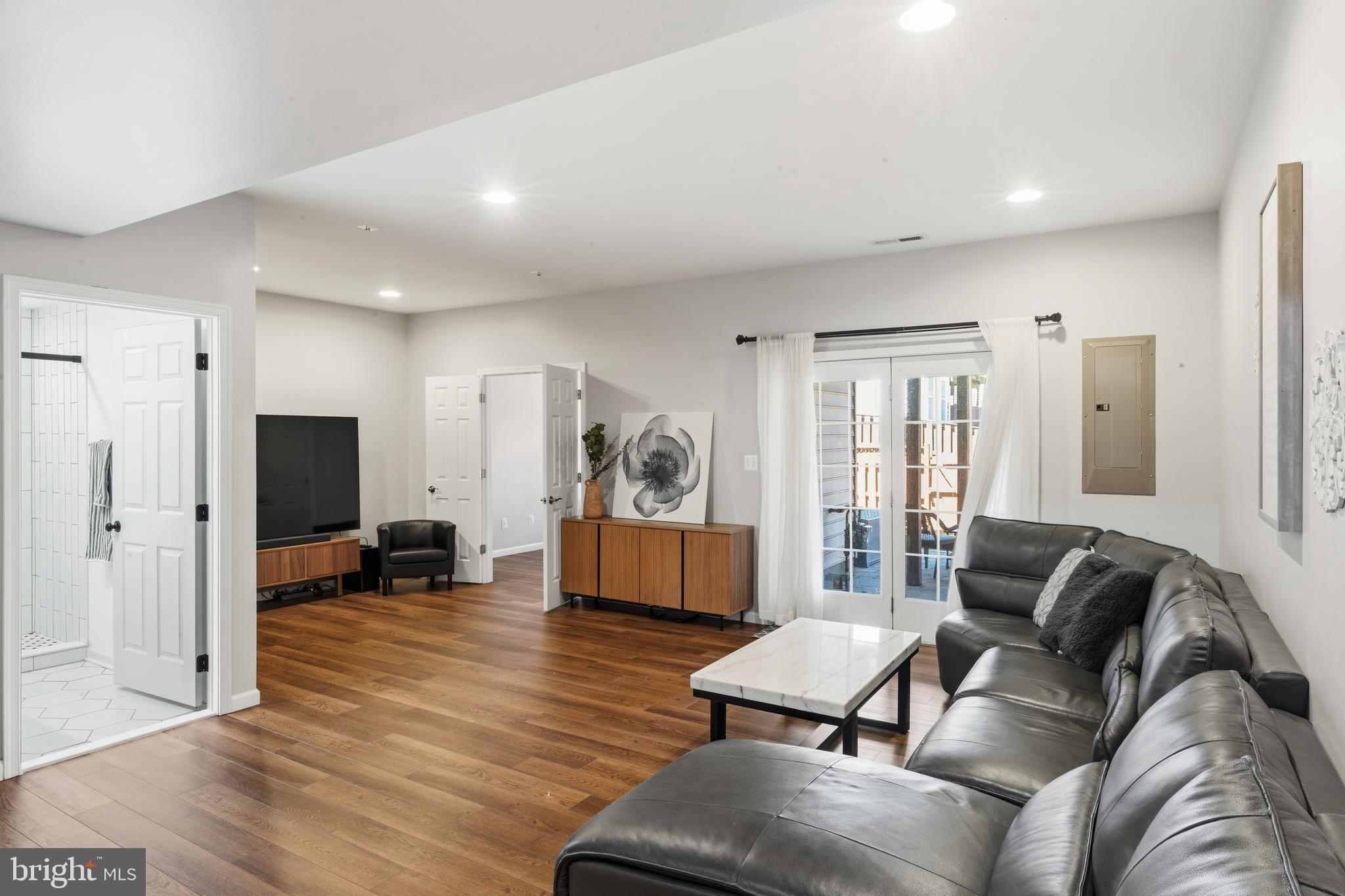 SOUTH RIDING - Residential