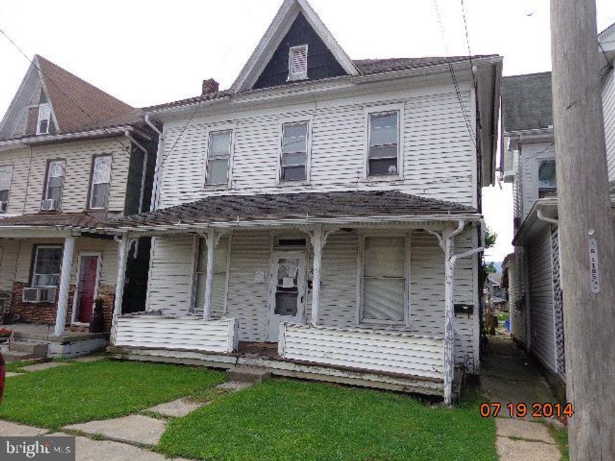 Large home,was originally a 2 unit up & down,ideal for investment or rentals.