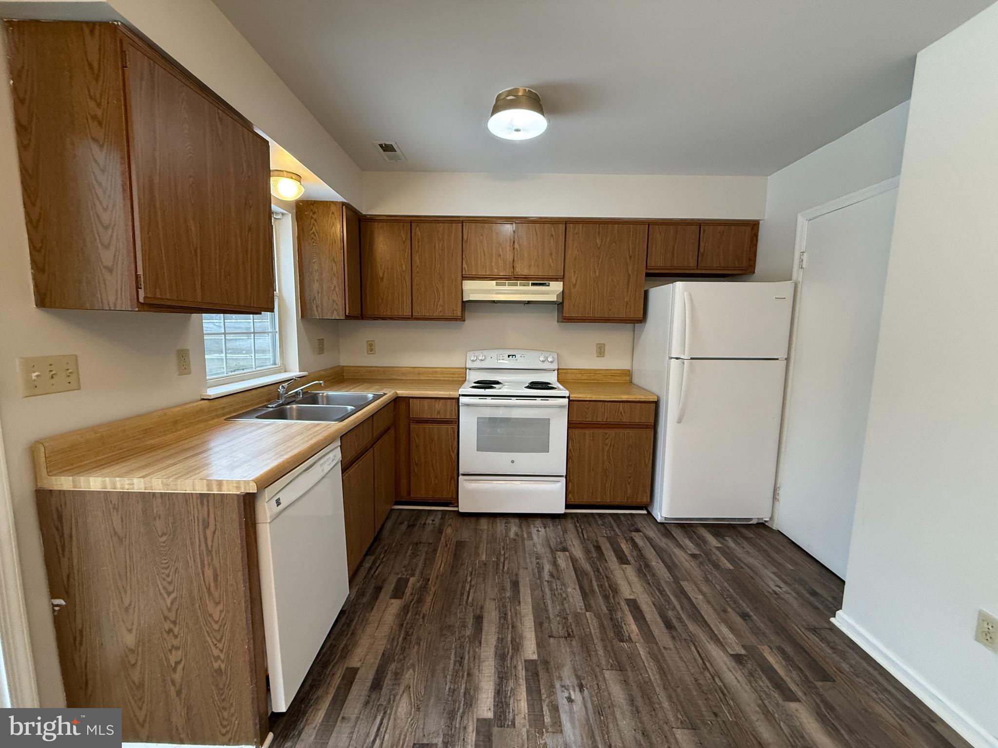 KINGS WOOD TOWNHOMES - Residential Lease