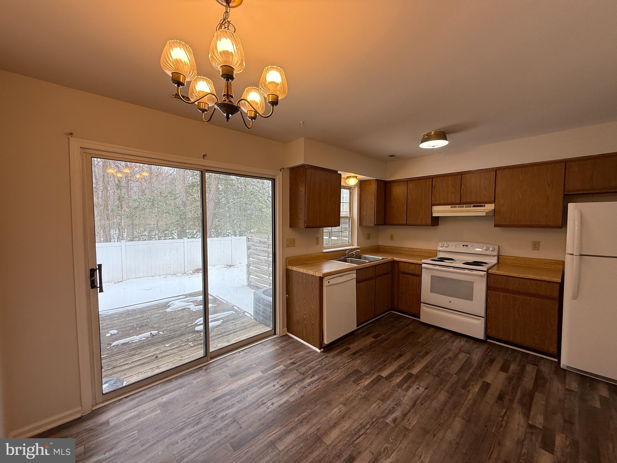 KINGS WOOD TOWNHOMES - Residential Lease