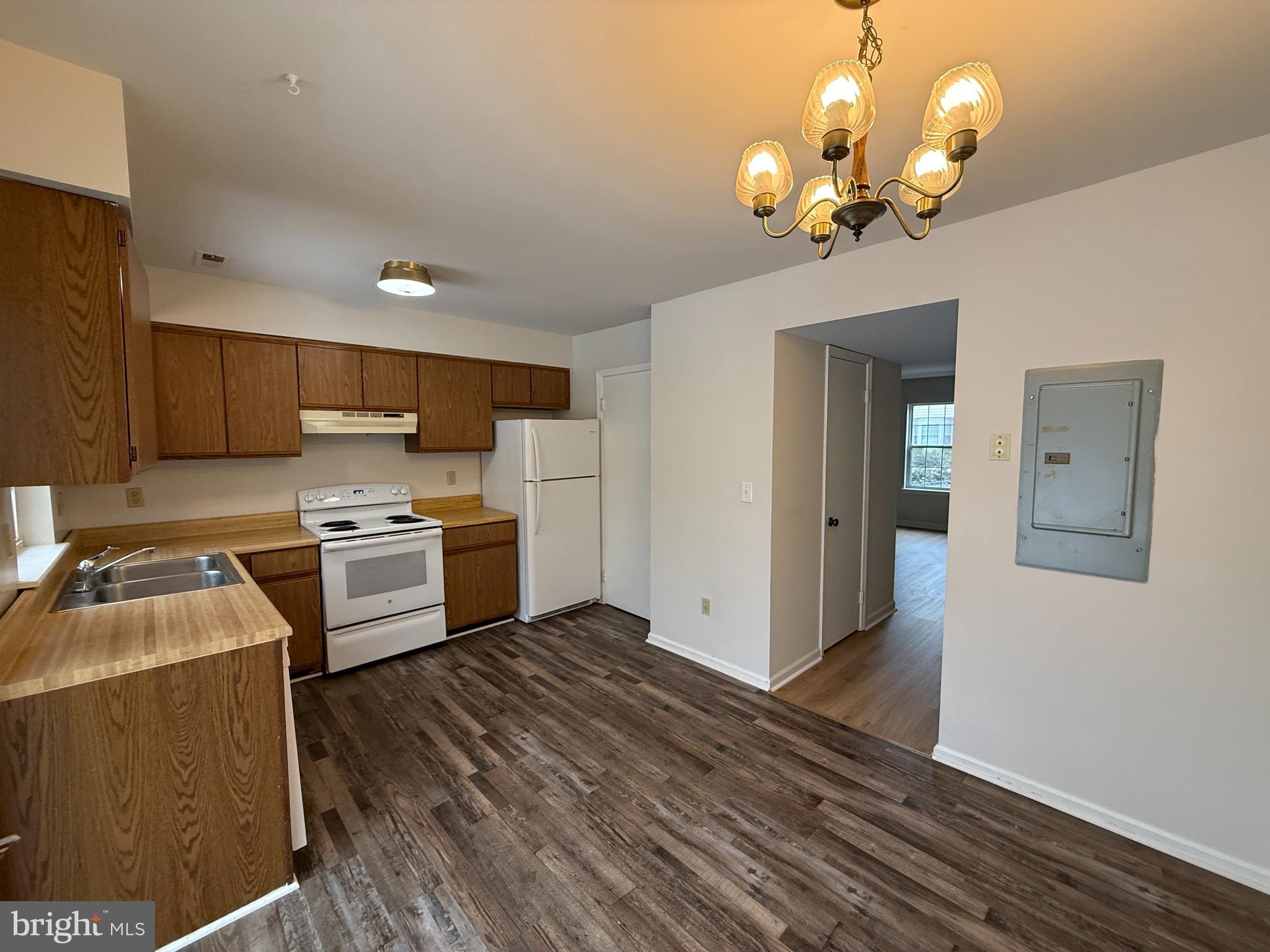 KINGS WOOD TOWNHOMES - Residential Lease