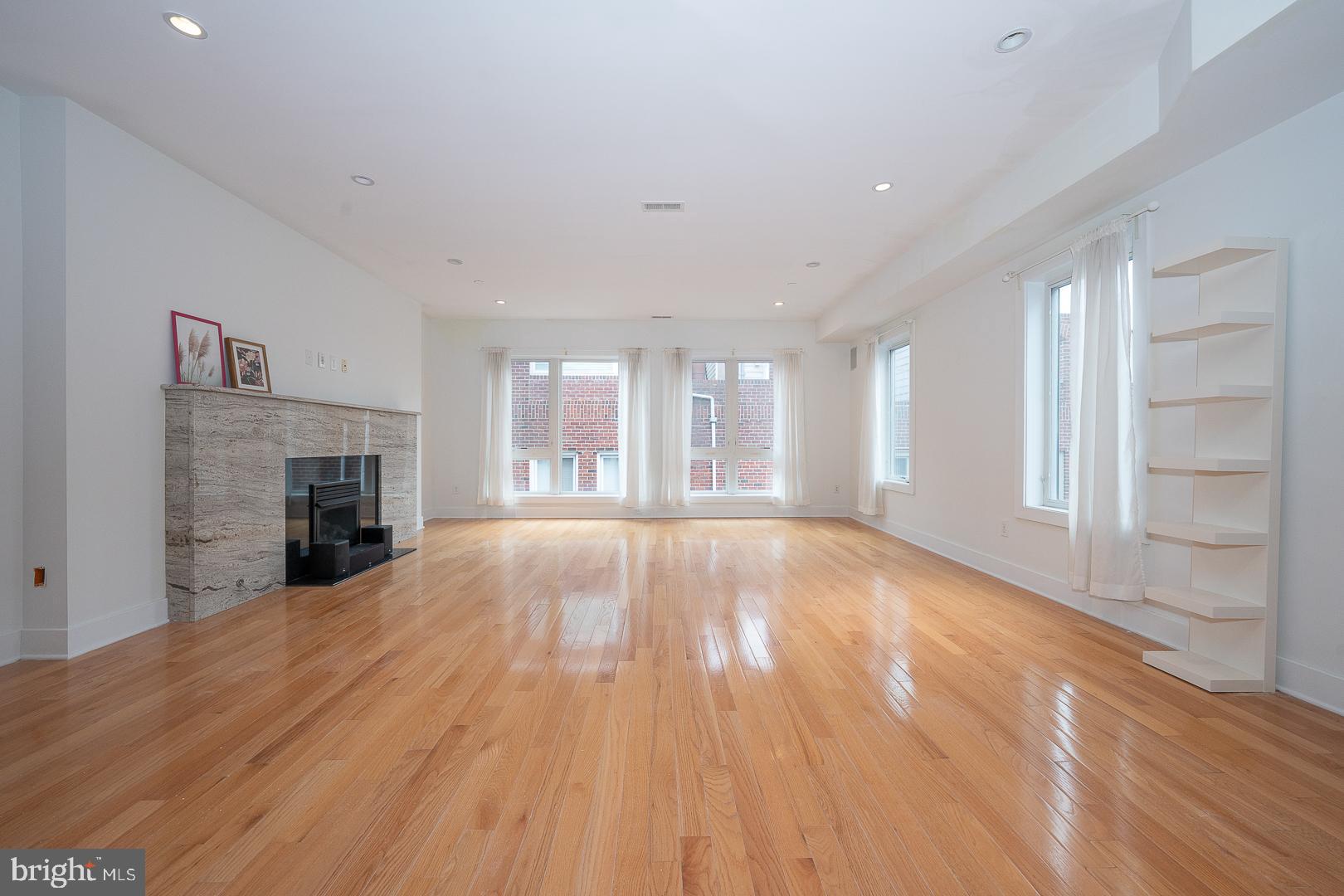 SOCIETY HILL - Residential