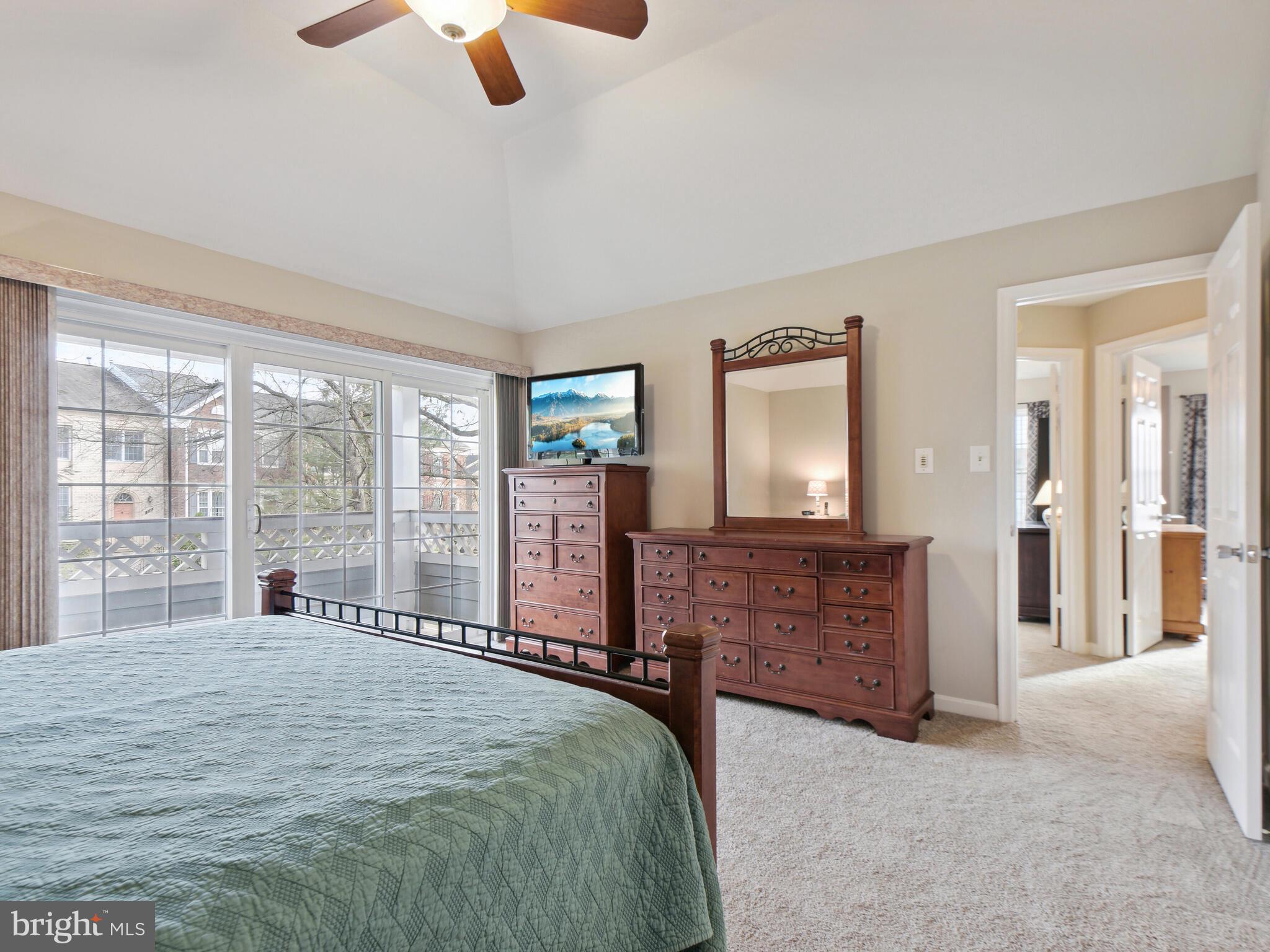 LIFESTYLE AT SULLY STATION - Residential