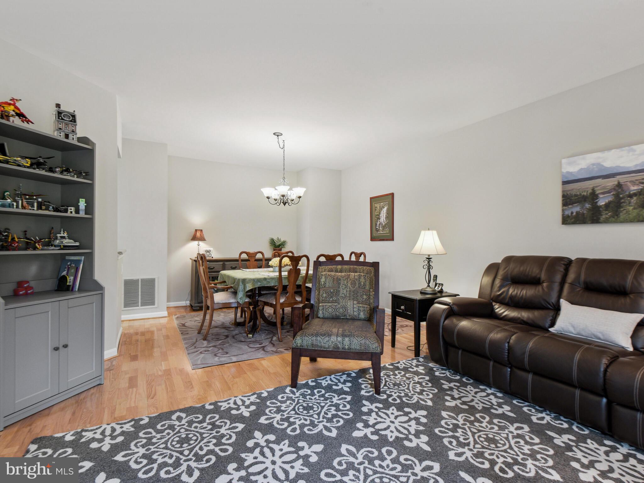 LIFESTYLE AT SULLY STATION - Residential