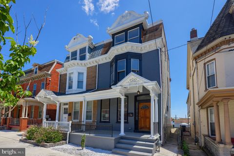 Photo of 818 WALNUT ST, COLUMBIA, PA 17512 (MLS # PALA2035512)