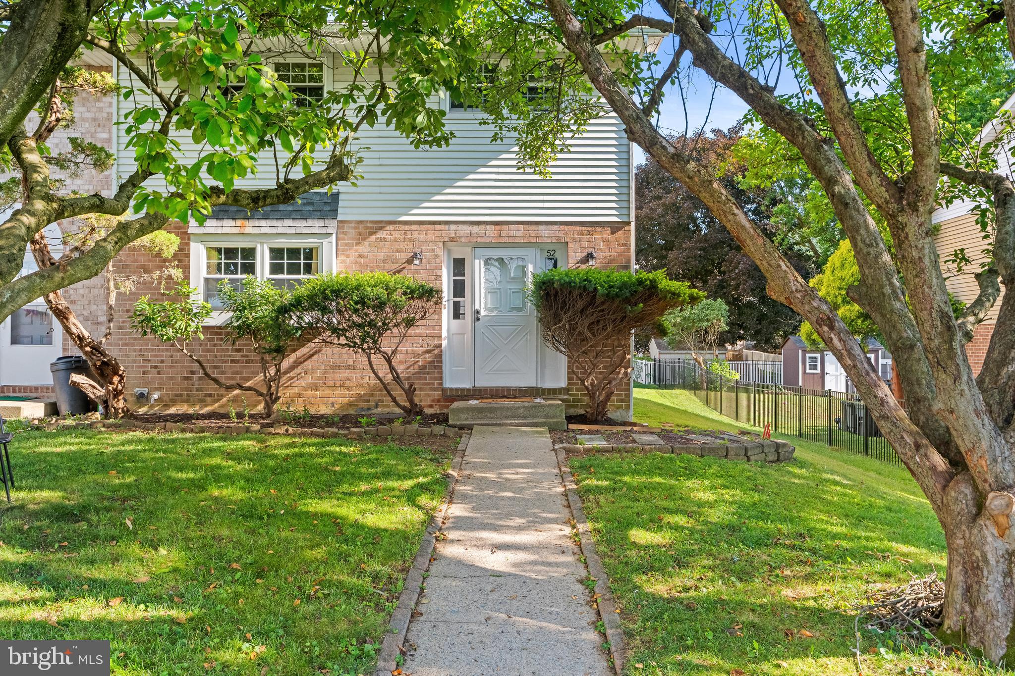 52 WILLOW STREET