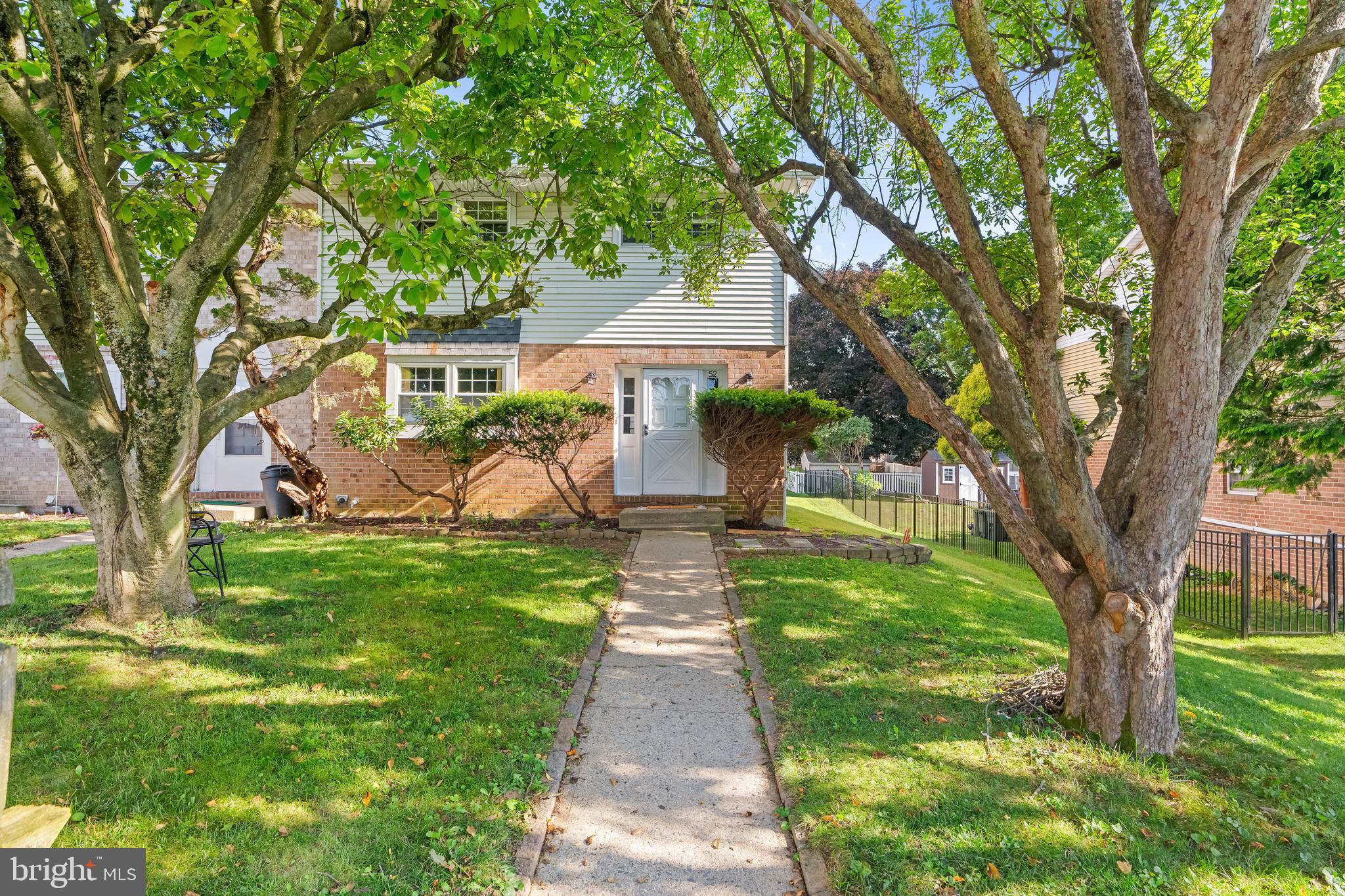 52 WILLOW STREET
