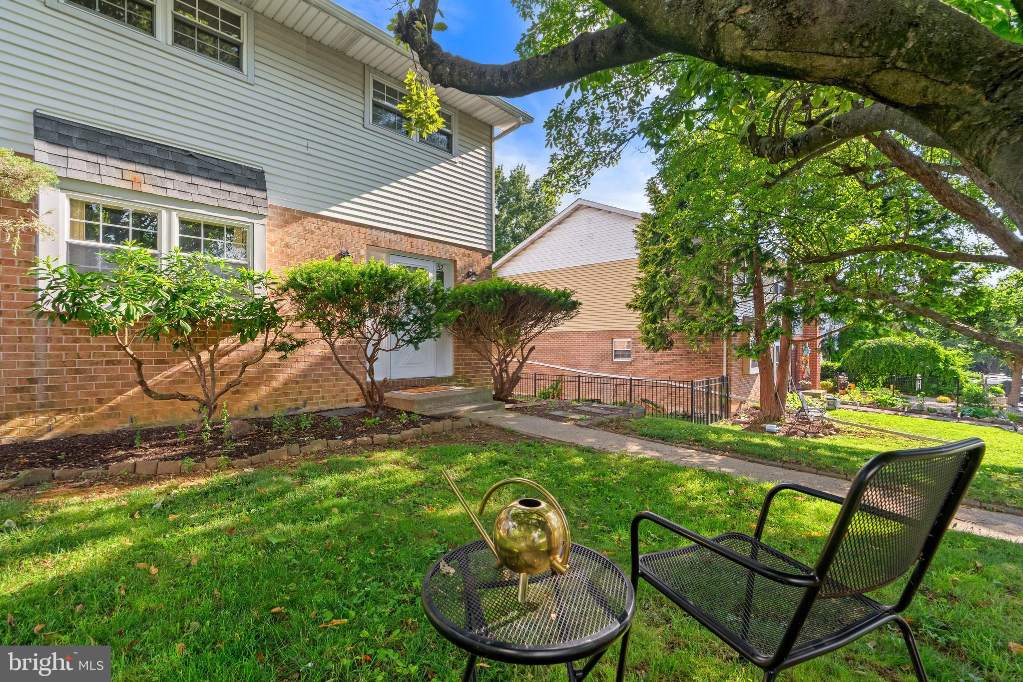 52 WILLOW STREET