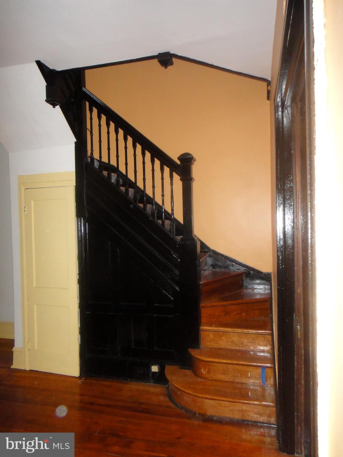 3BR/ 1+1/2 Bath close to John Hopkins University. Very close to Penn Station and downtown! Great location and very easy to get to I-83 North or South! Perfect for a family or roommates * Basement space excluded from the rent. * 3 good size bedrooms.. *One full bath w/tub/shower and 1/2 bath at main level *One den/office space *Centrally heated and air-conditioned. *ceiling fans for two rooms included. *fenced backyard great for grills or enjoy outdoor activity. *hardwood floors on the first floor with ceramic floor tile in kitchen *2 skylights *laundry room hook up available if the tenant would like to provide a washer dryer. ample street parking *Pet might be considered on a case by case basis. Security Deposit required!
All utility to be paid by a tenant.