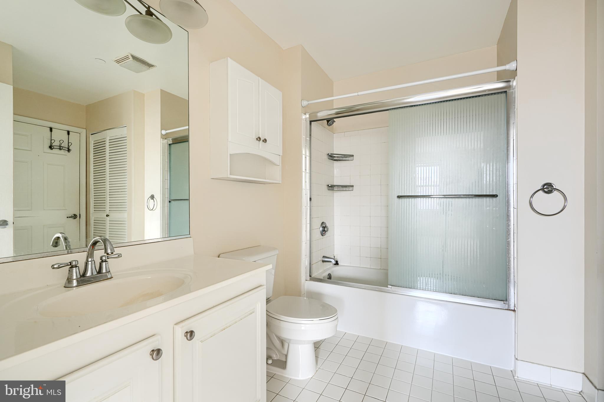 PIERSIDE AT HARBORVIEW - Residential Lease