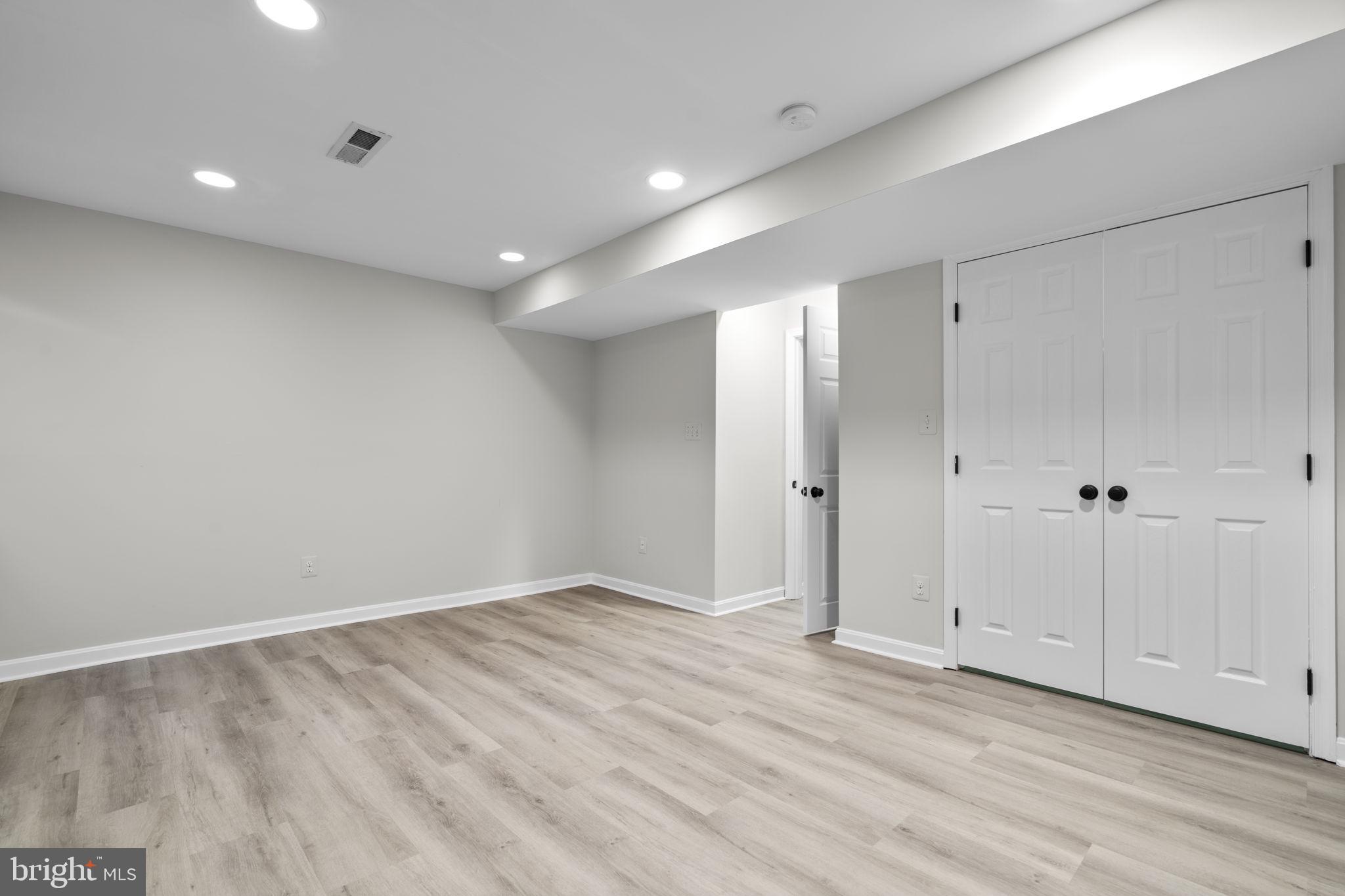 PINECREST - Residential