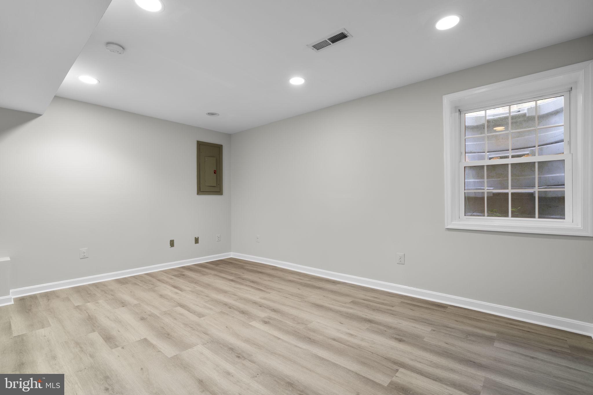 PINECREST - Residential