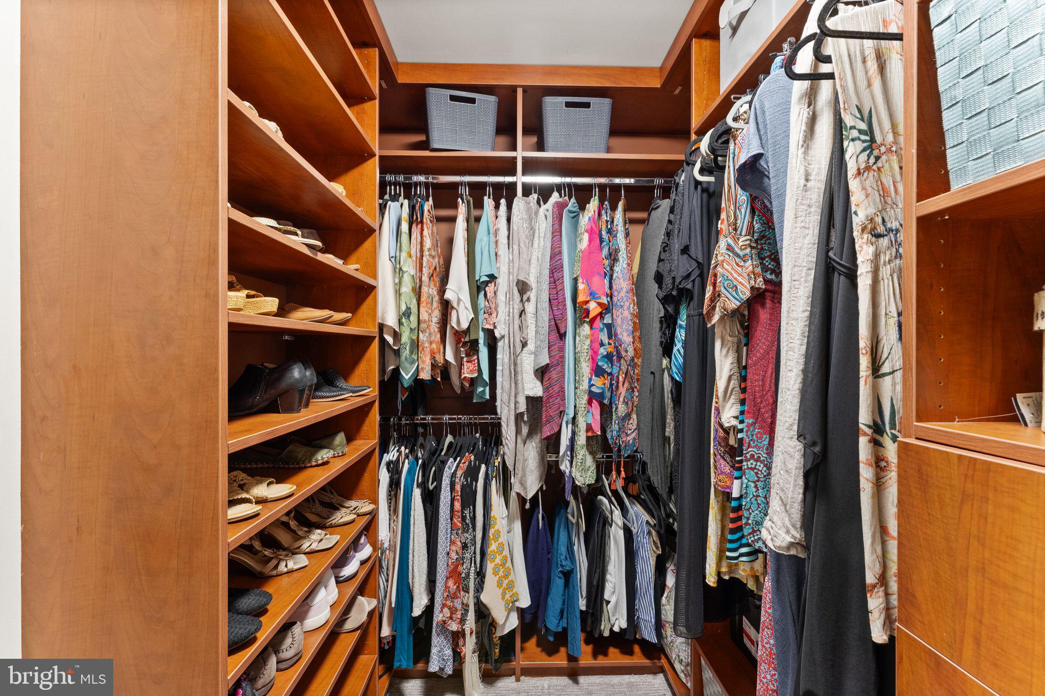 ASHBURN VILLAGE - Residential