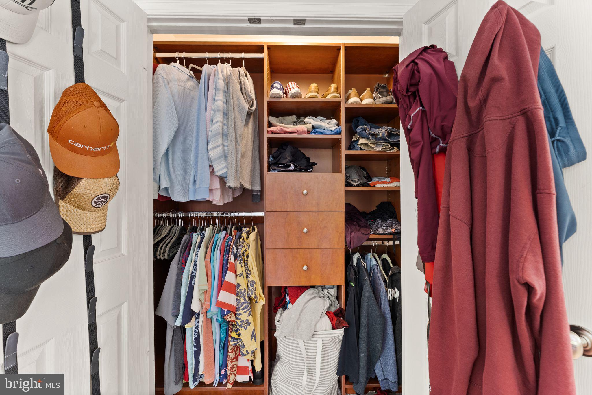 ASHBURN VILLAGE - Residential