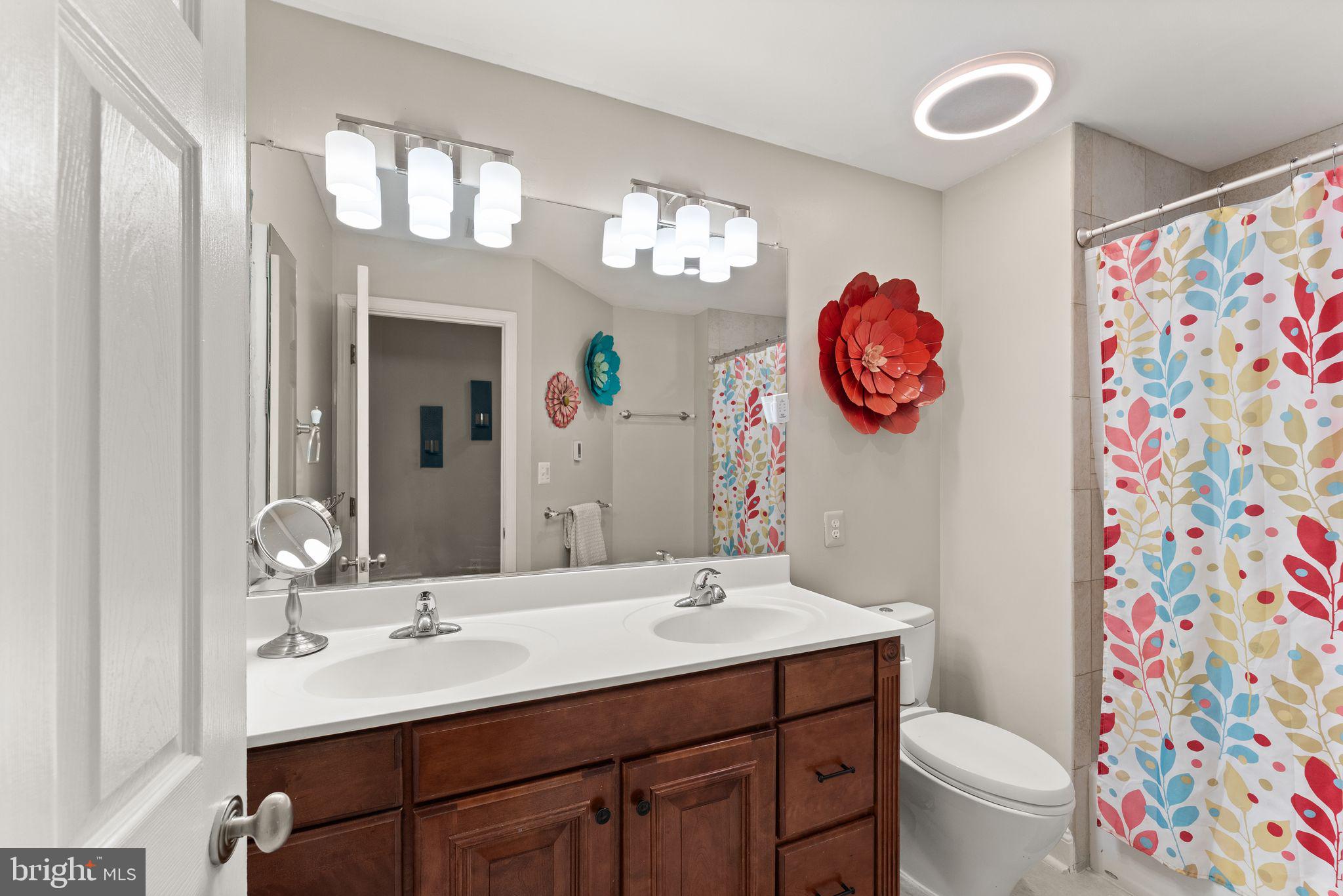 ASHBURN VILLAGE - Residential