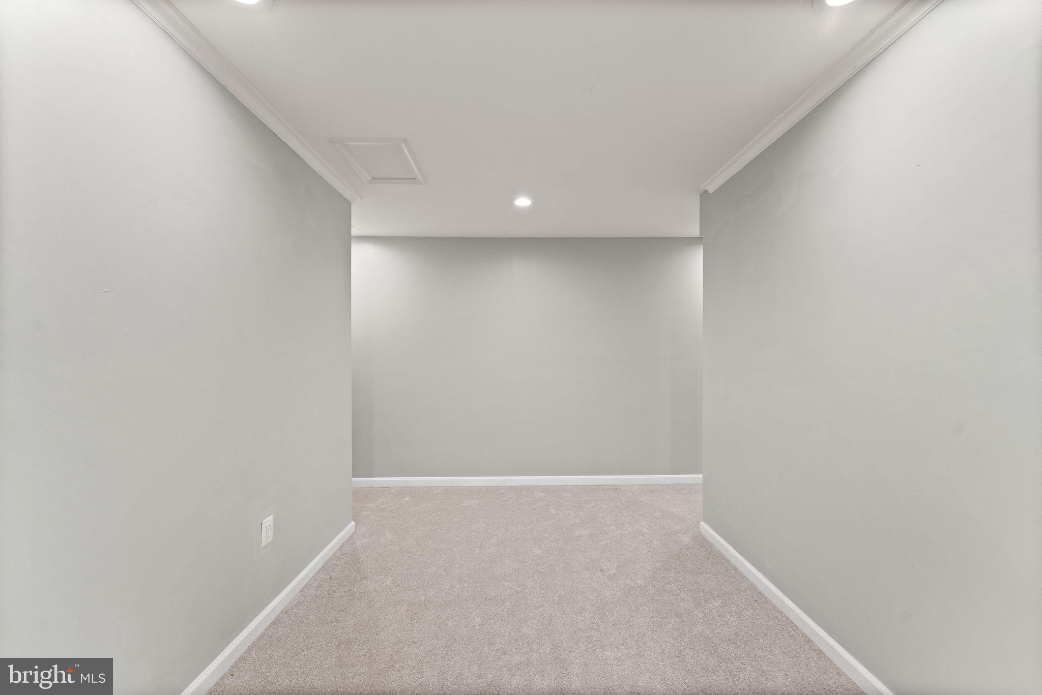 ASHBURN VILLAGE - Residential