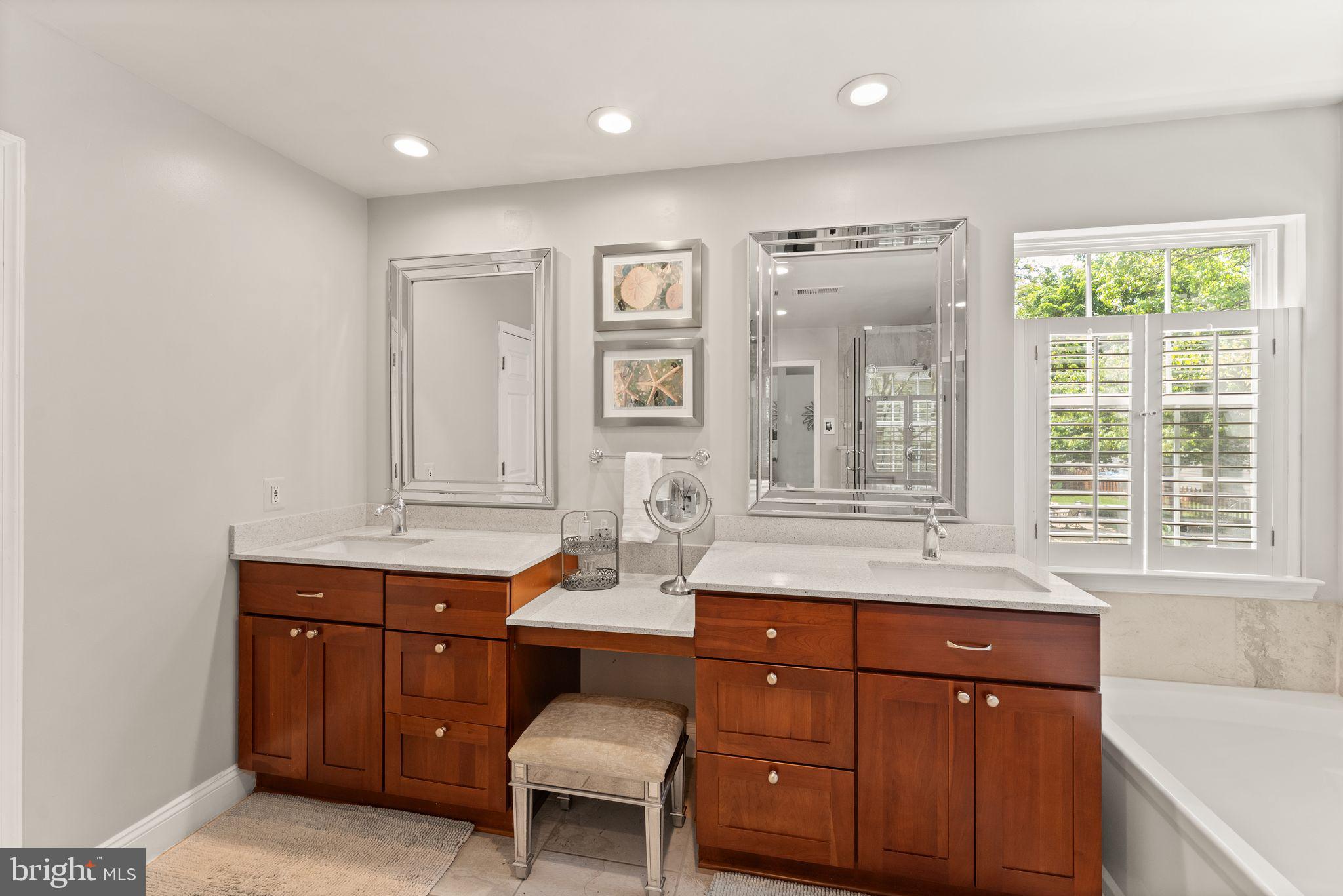 ASHBURN VILLAGE - Residential