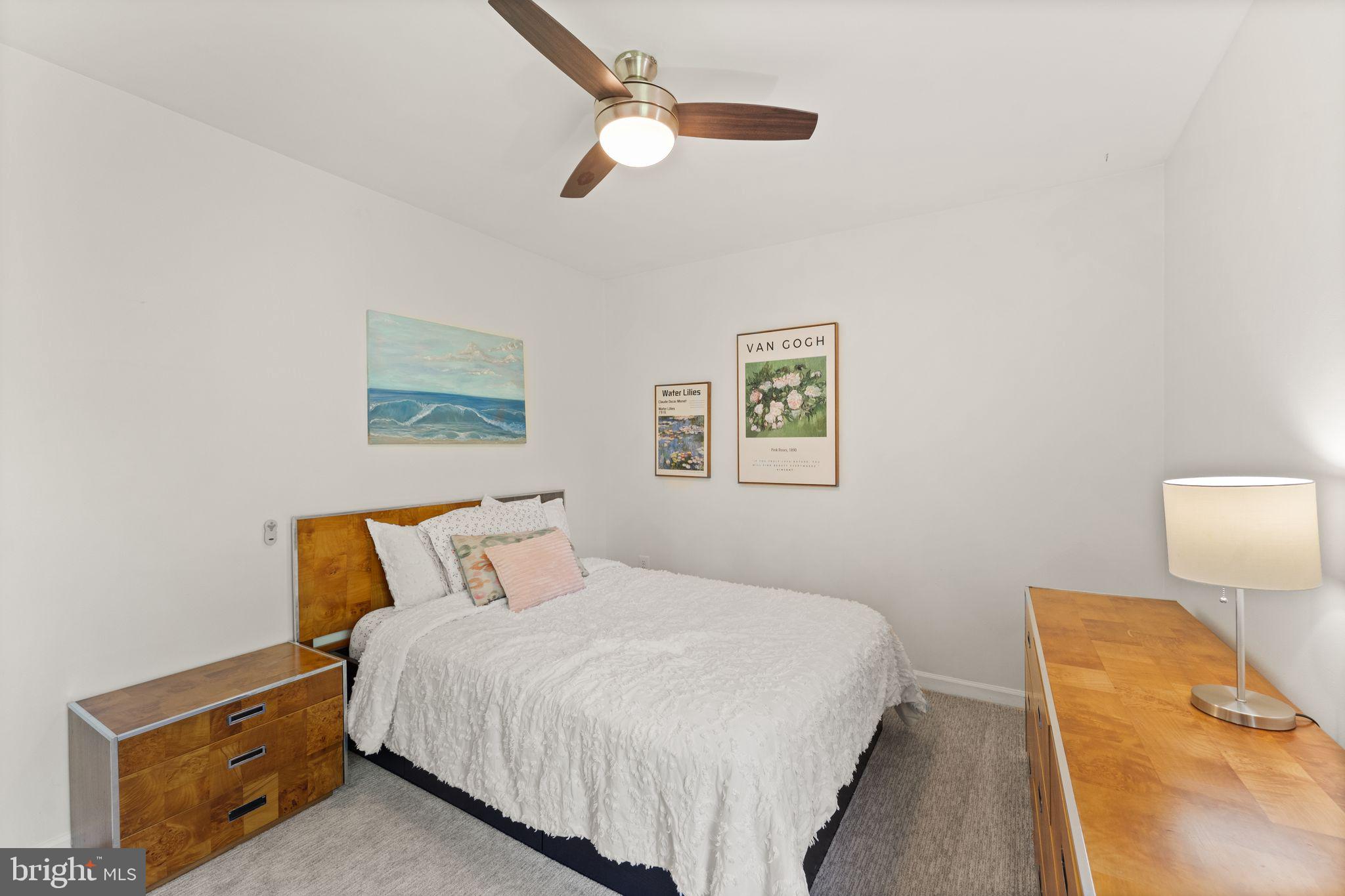 ASHBURN VILLAGE - Residential