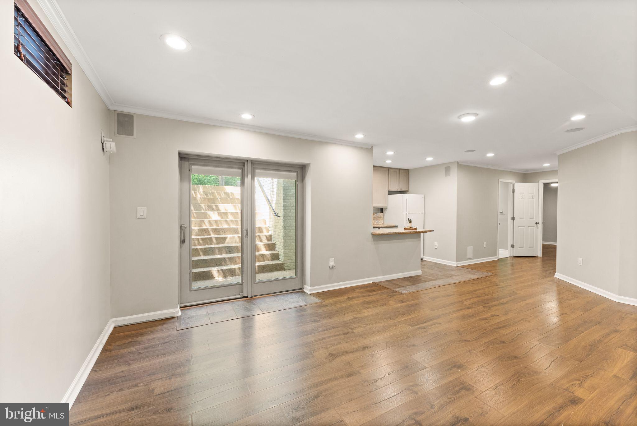 ASHBURN VILLAGE - Residential