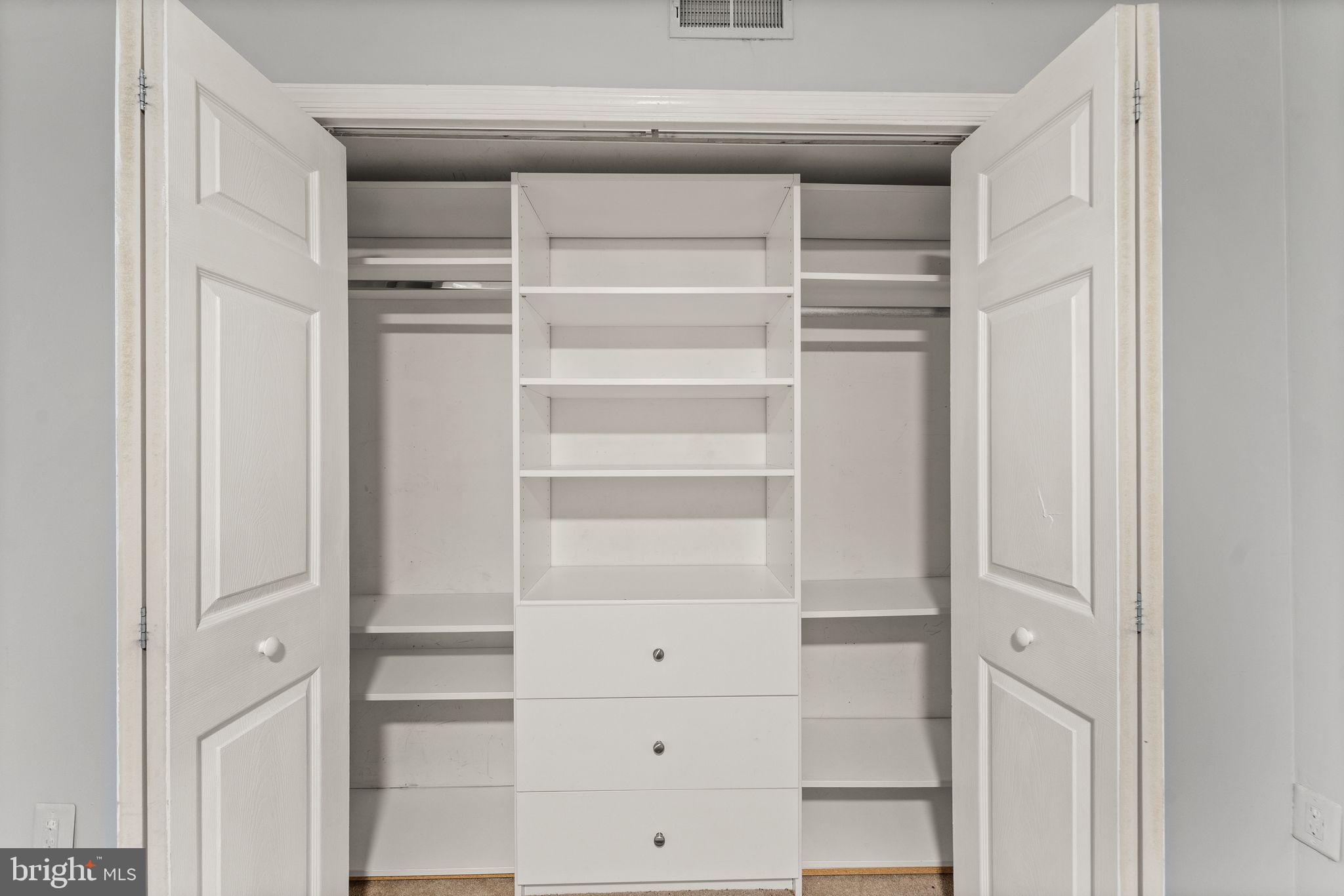 ASHBURN VILLAGE - Residential