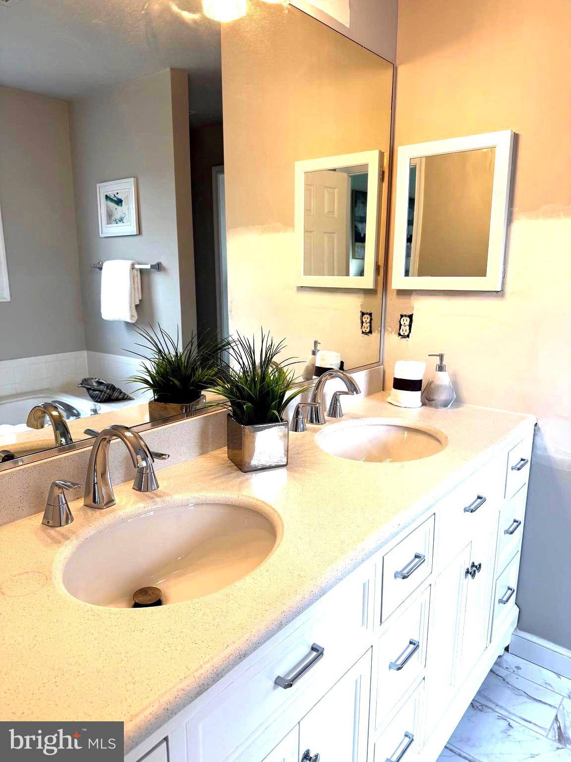 HAWTHORNE HILL - Residential