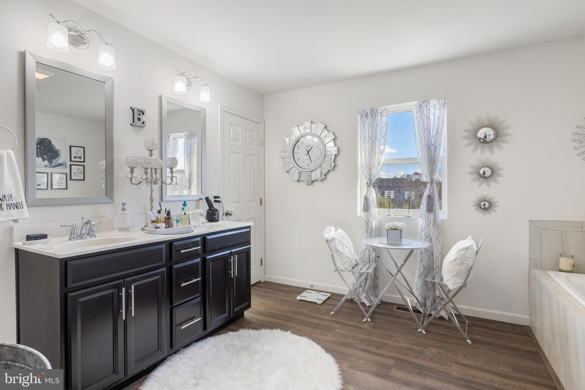 HUNTER CREEK - Residential