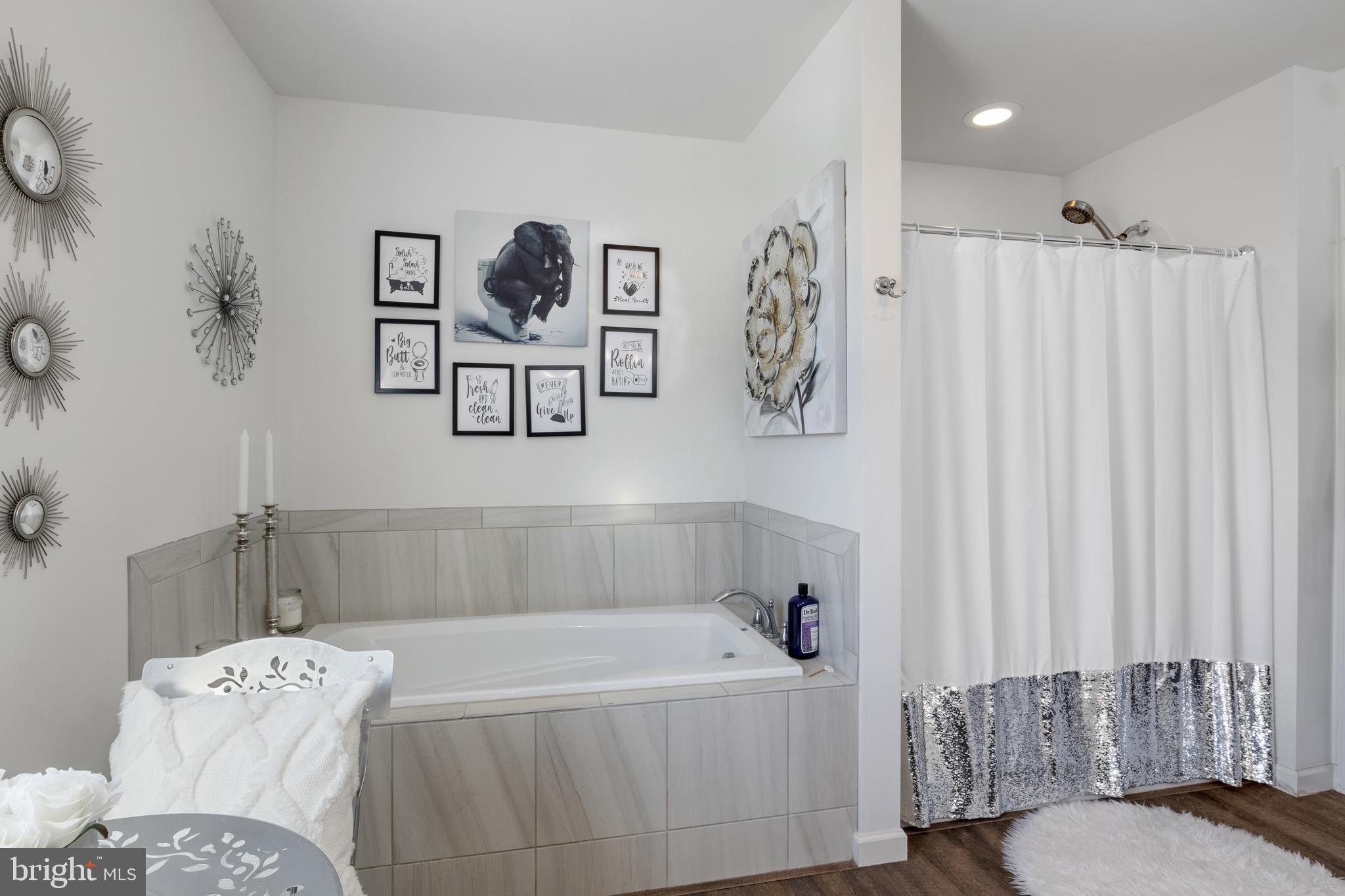 HUNTER CREEK - Residential