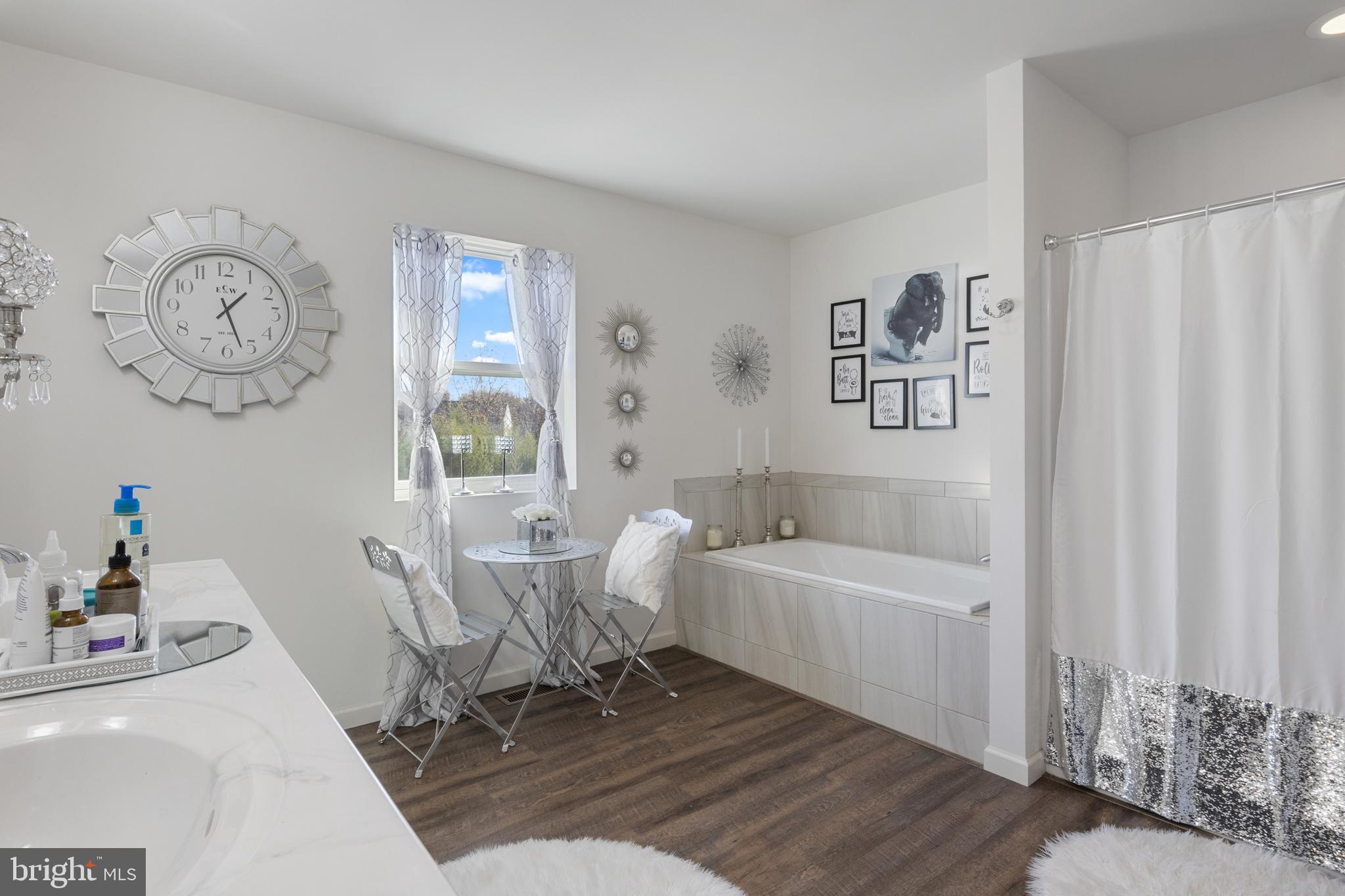 HUNTER CREEK - Residential