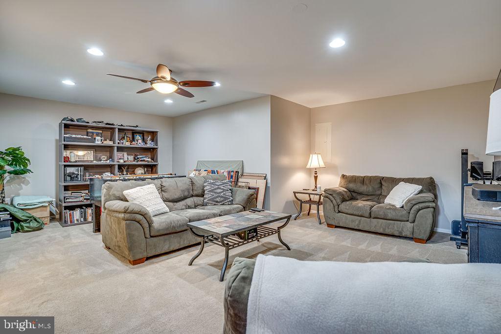 GOVERNORS GROVE - Residential Lease