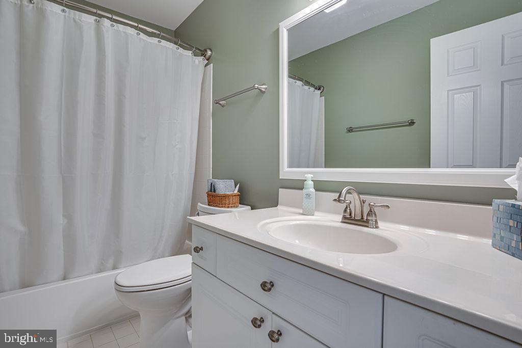 GOVERNORS GROVE - Residential Lease