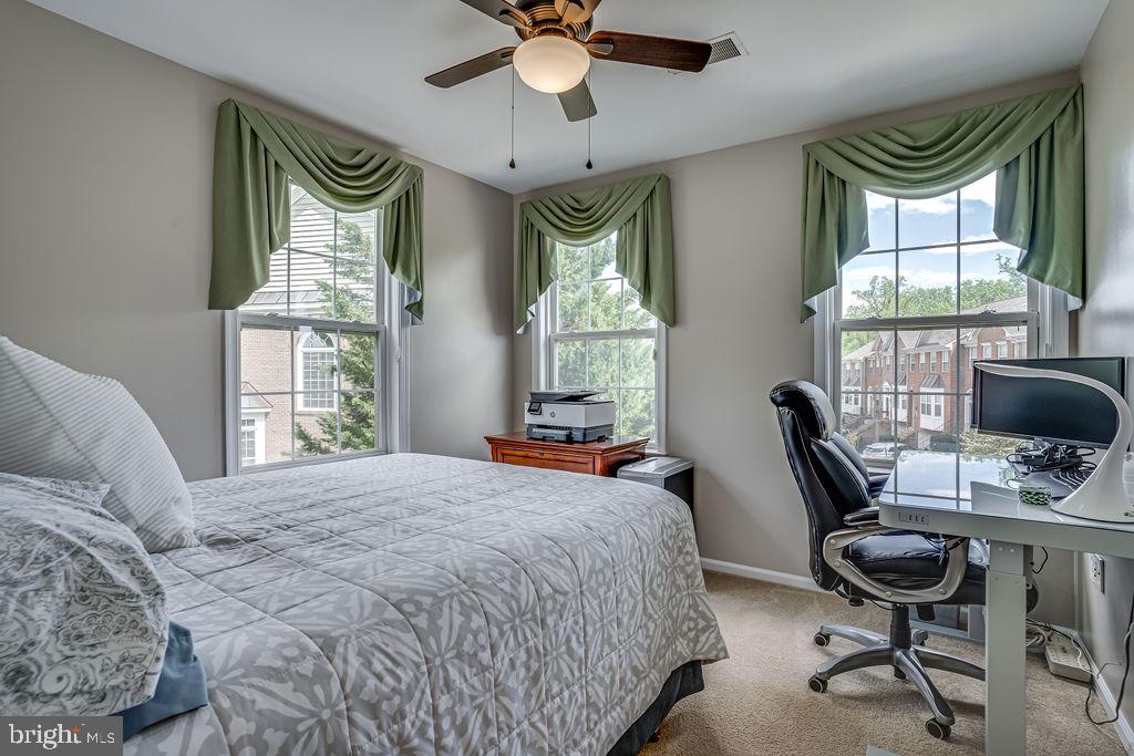 GOVERNORS GROVE - Residential Lease