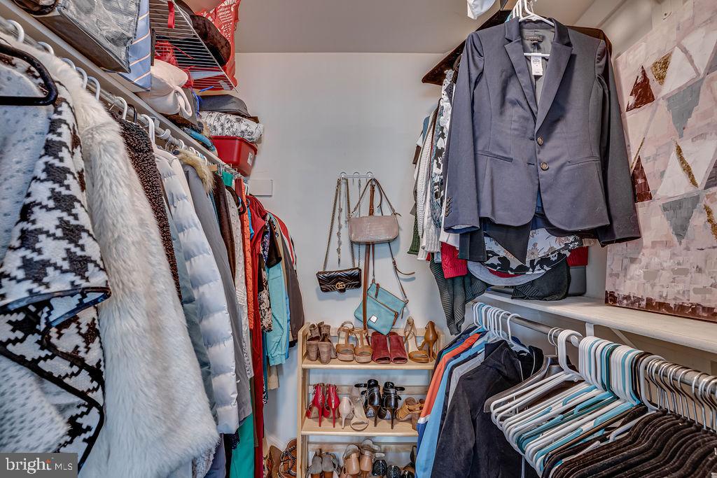 GOVERNORS GROVE - Residential Lease