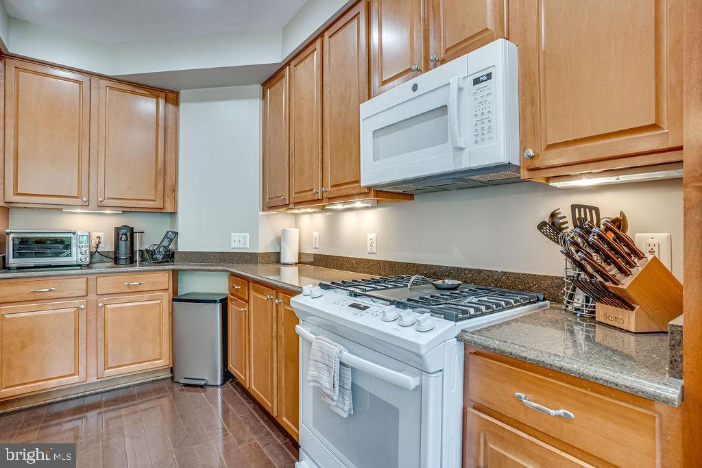 GOVERNORS GROVE - Residential Lease