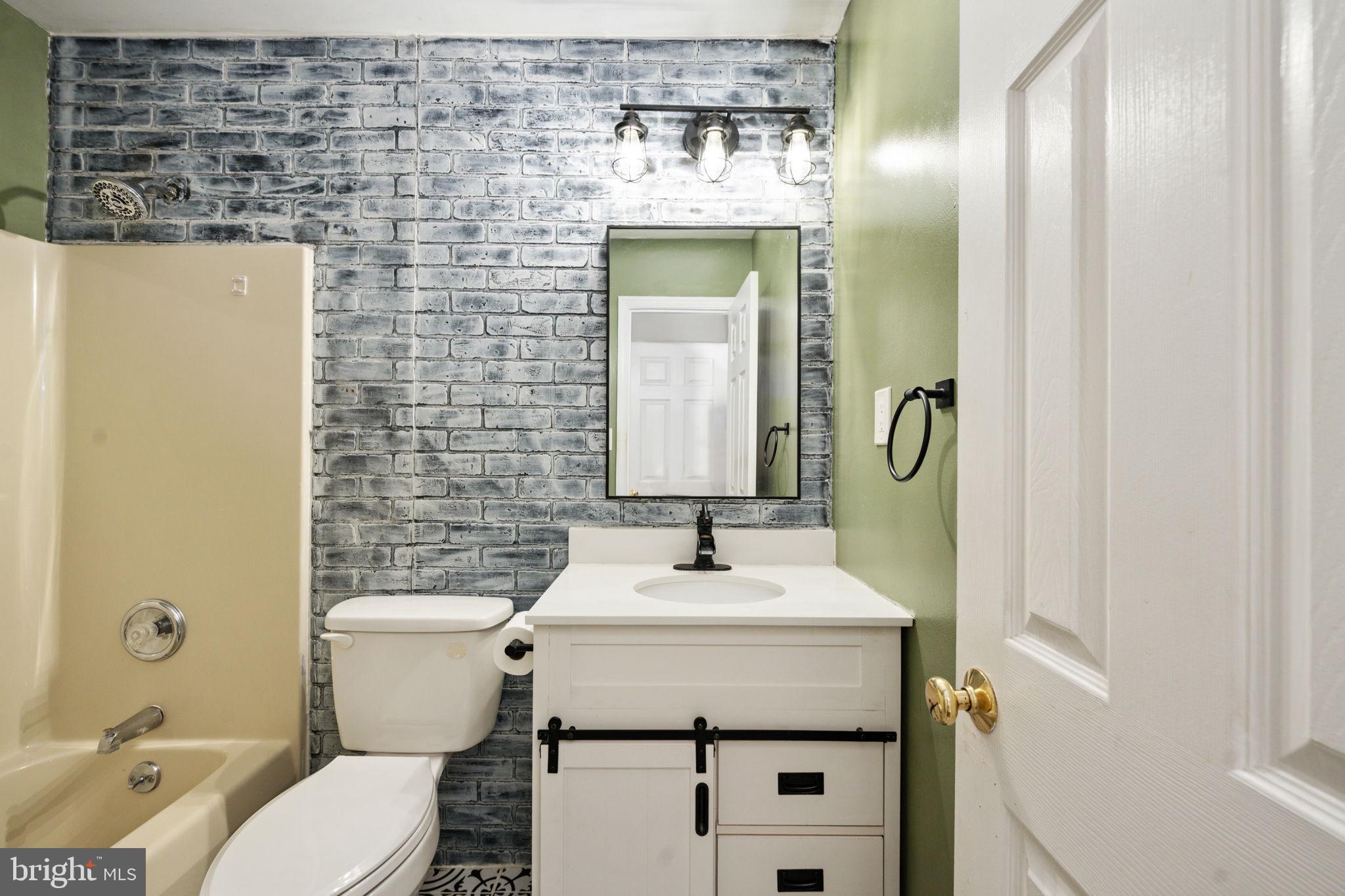 CRESTWOOD KNOLLS PH 1 - Residential