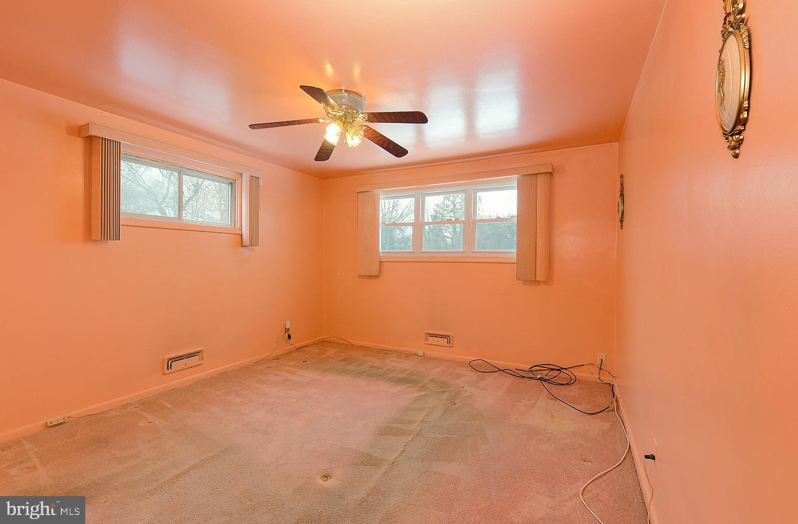 WINDSOR FARMS - Residential