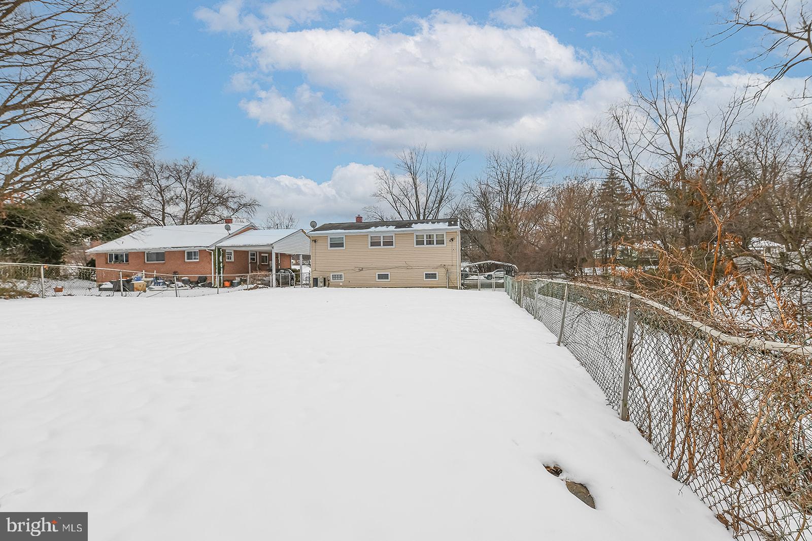 WINDSOR FARMS - Residential