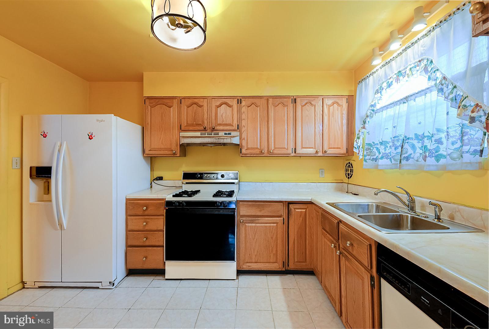 WINDSOR FARMS - Residential