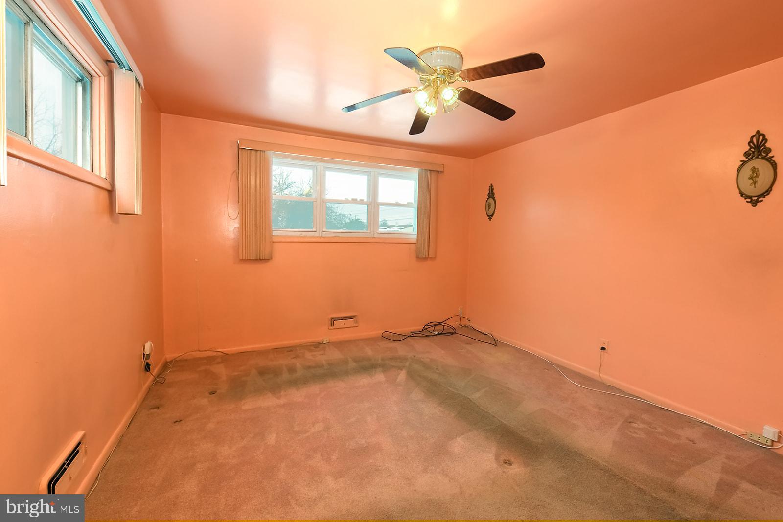 WINDSOR FARMS - Residential