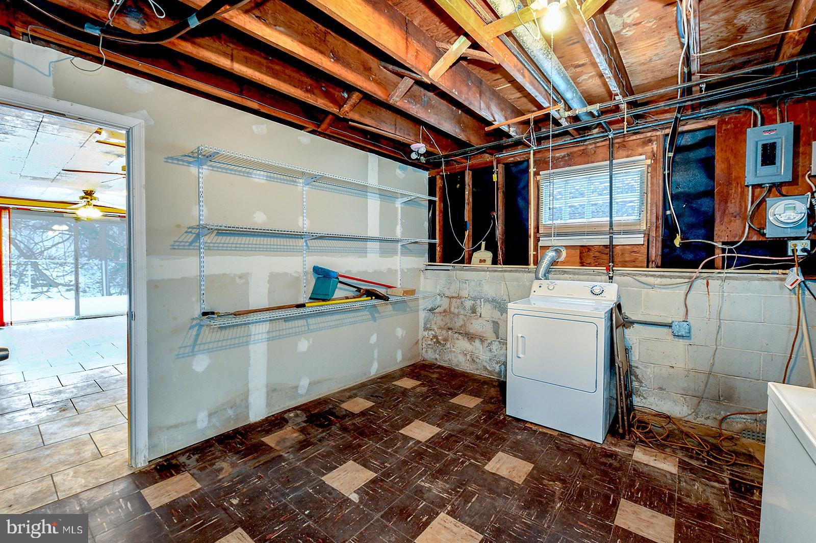 WINDSOR FARMS - Residential