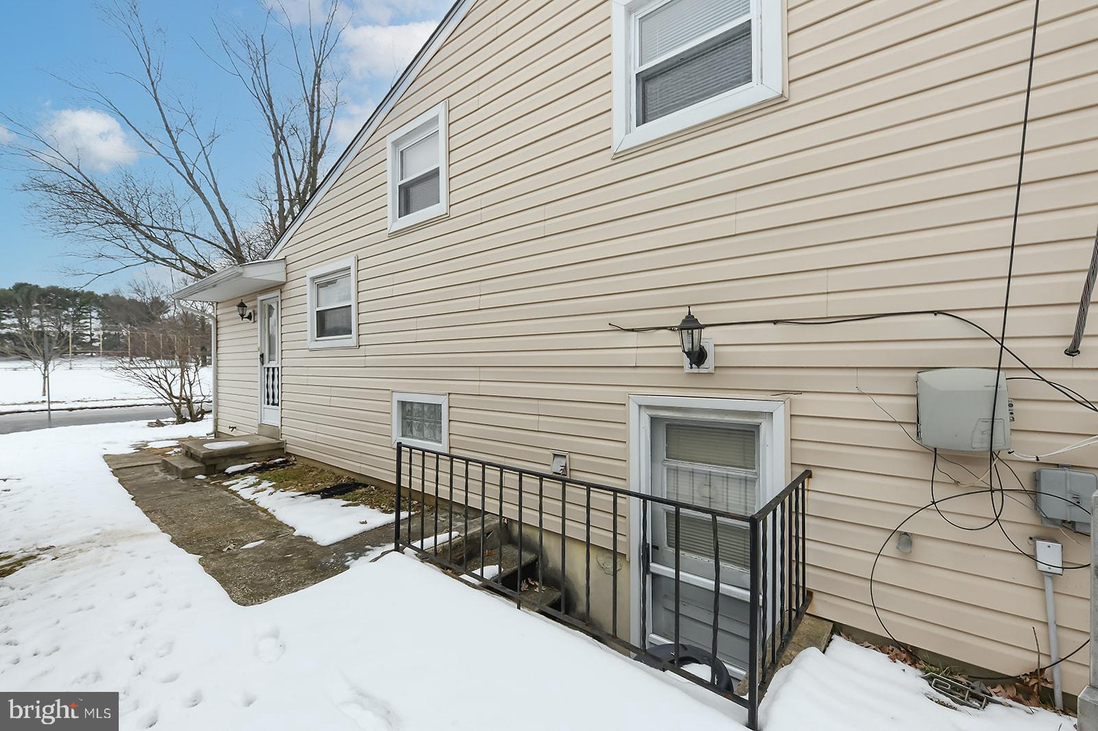 WINDSOR FARMS - Residential