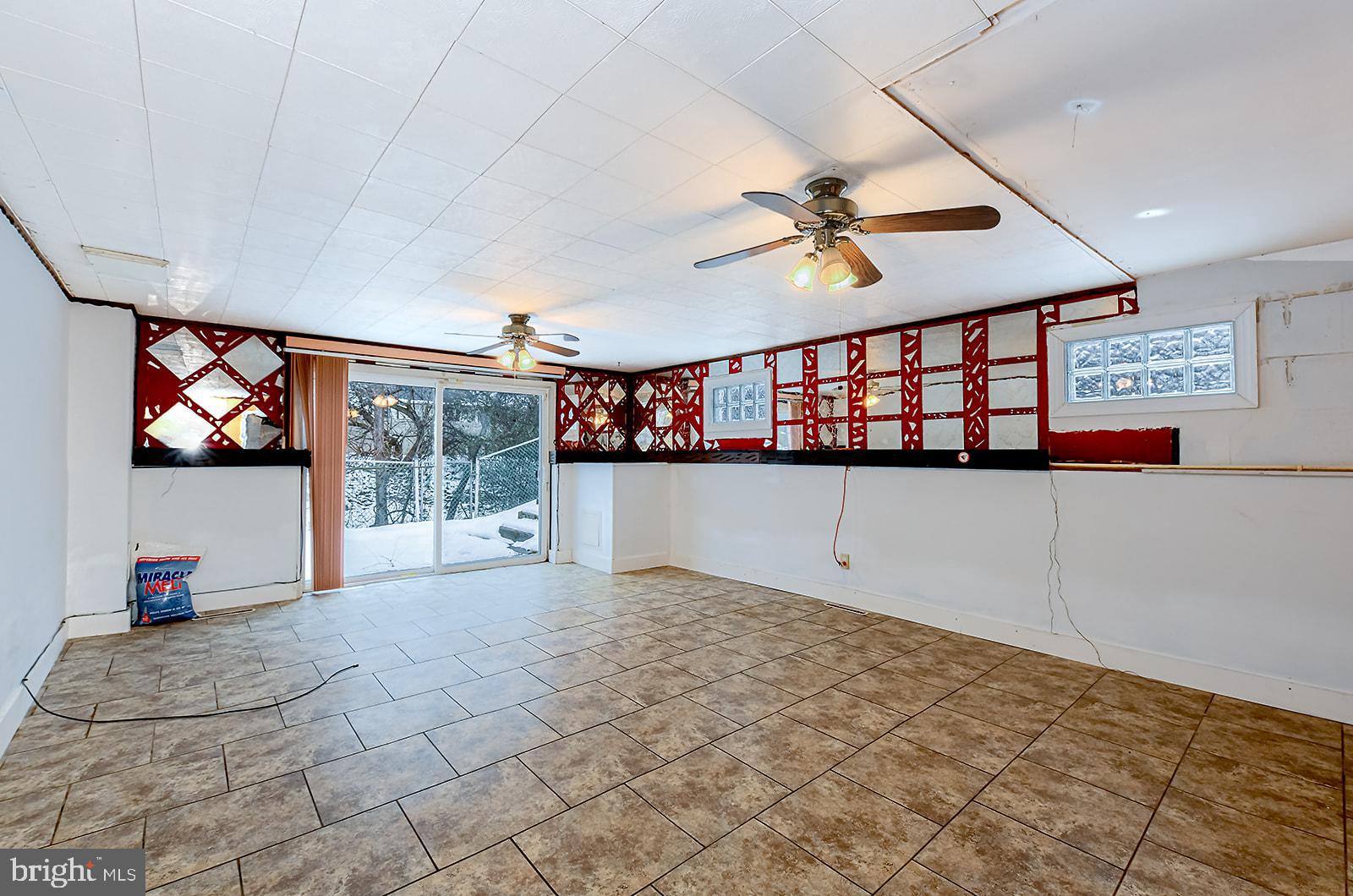 WINDSOR FARMS - Residential