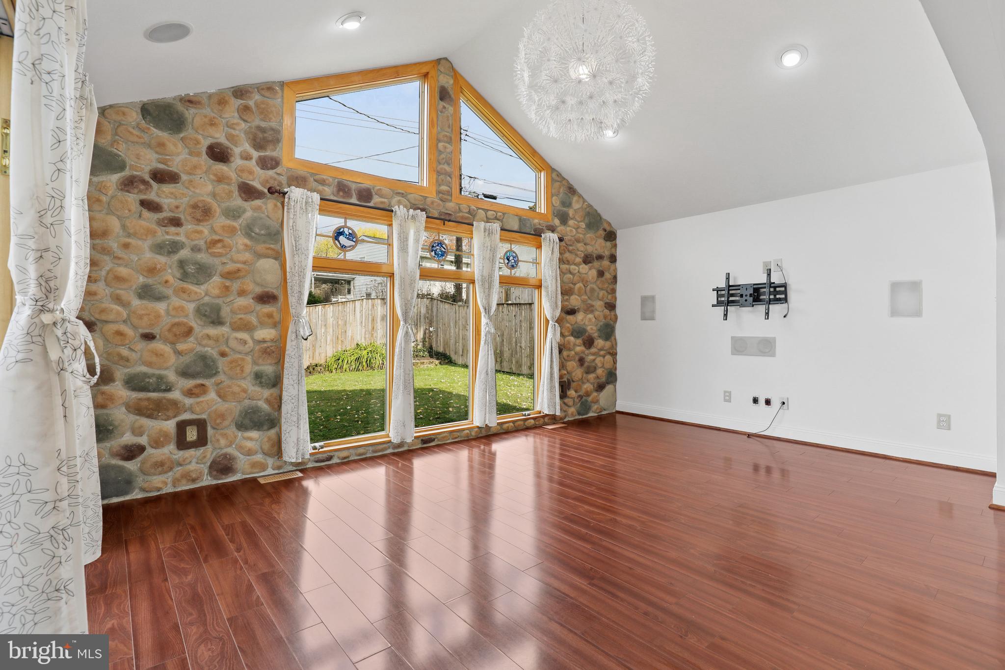 ORCHARD HILLS - Residential