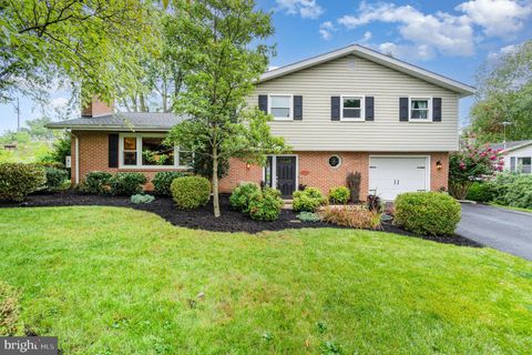 Photo of 55 Logging Road, LEOLA, PA 17540 (MLS # PALA2074846)