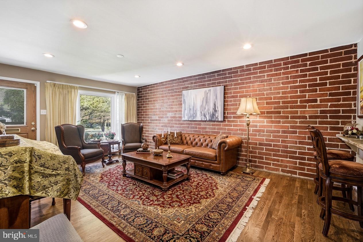 LYNFIELD - Residential