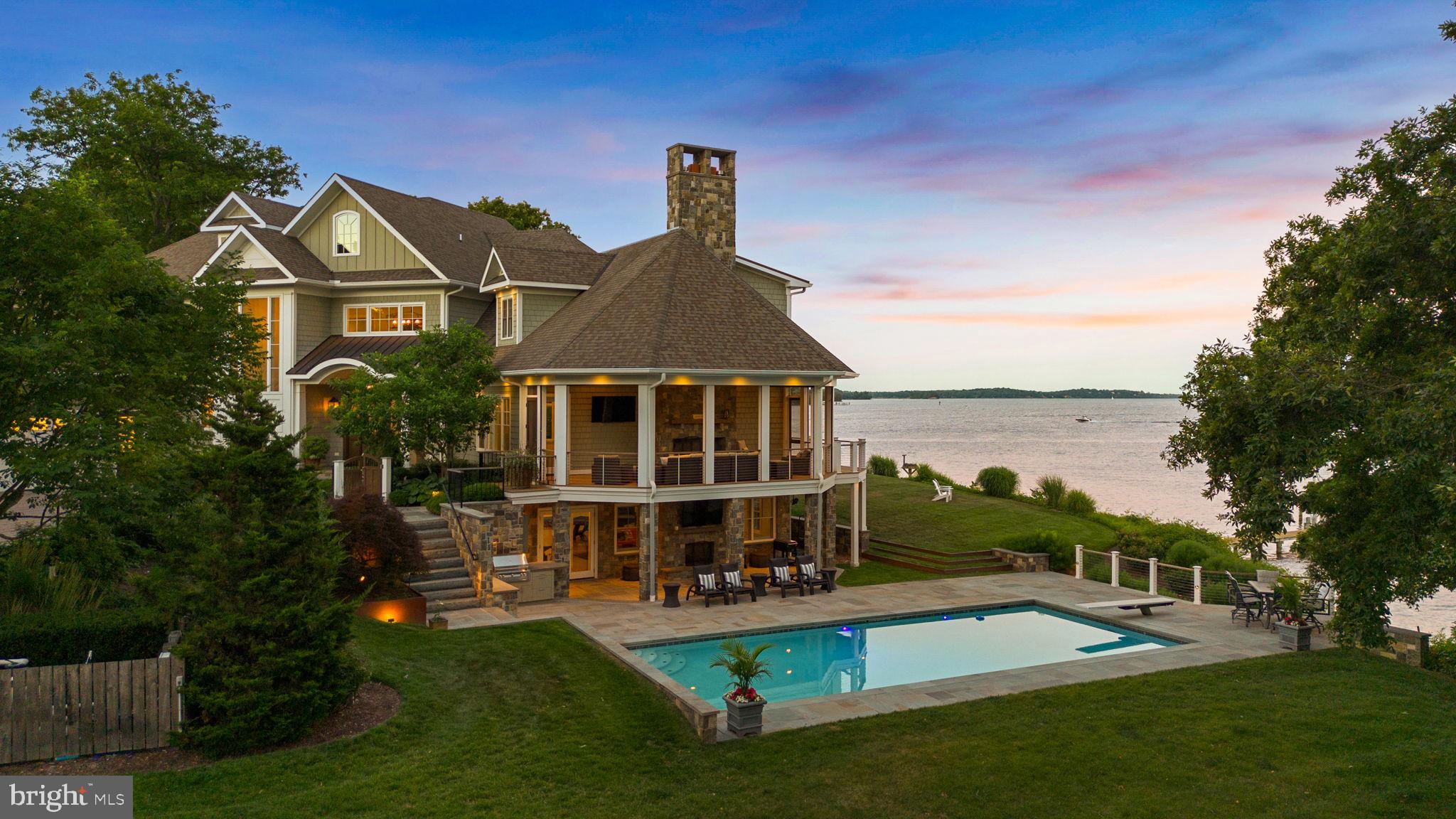464 ARUNDEL BEACH ROAD