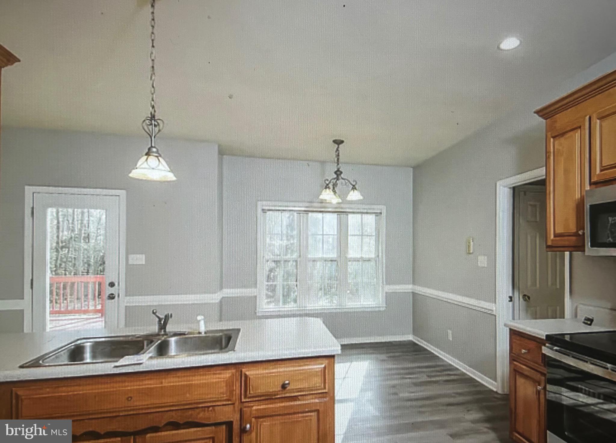 OLD HUNDRED MILL - Residential Lease