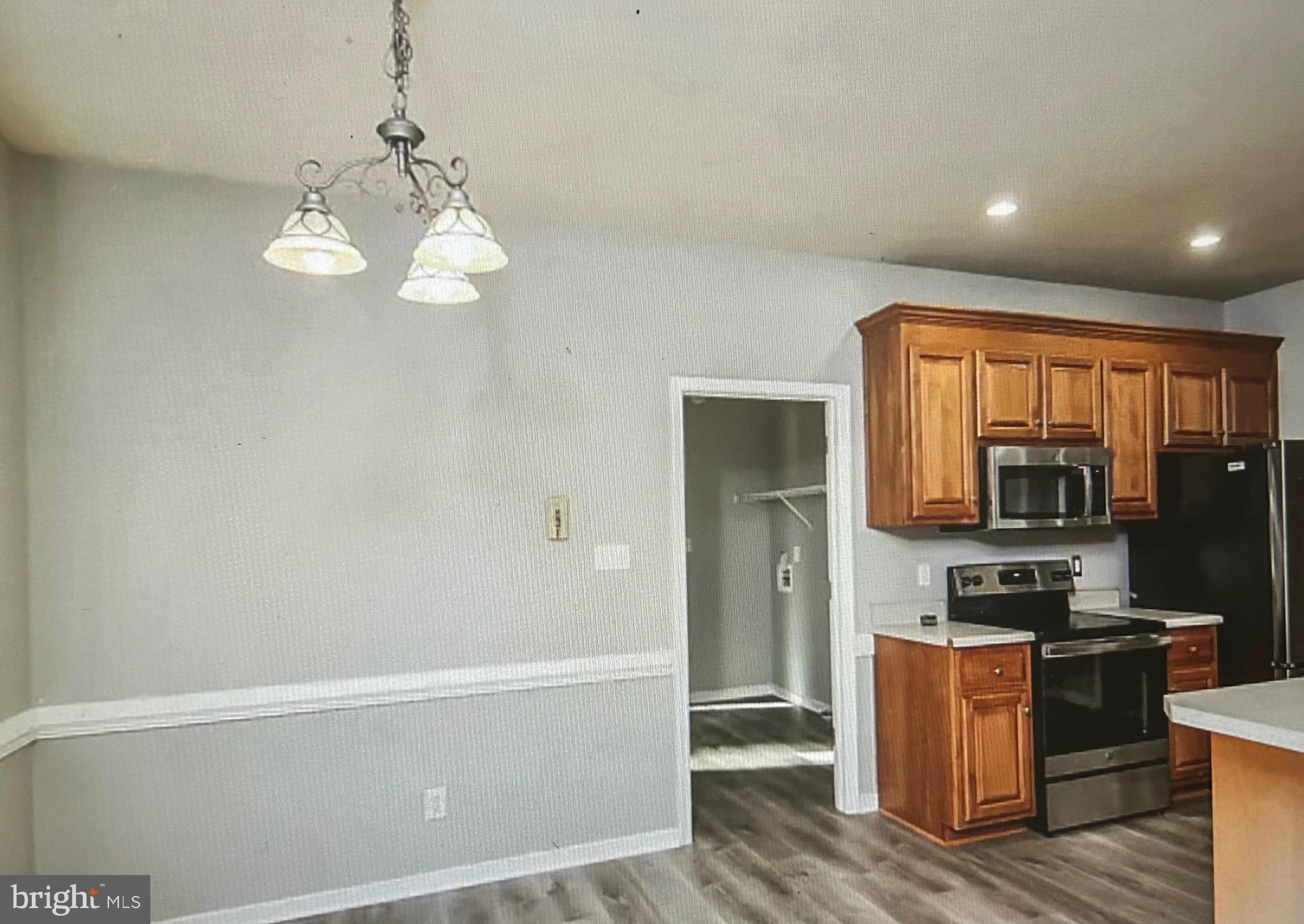 OLD HUNDRED MILL - Residential Lease