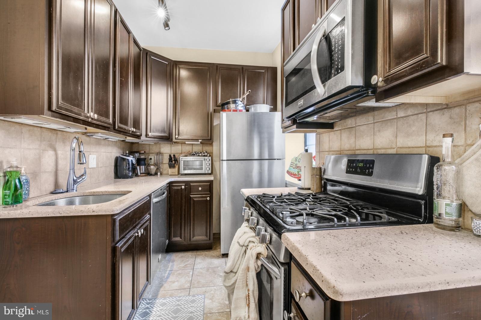 GRADUATE HOSPITAL - Residential Lease